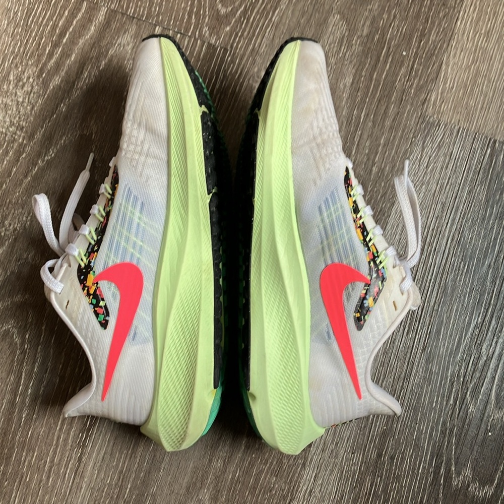 Nike - Picture 6 of 17